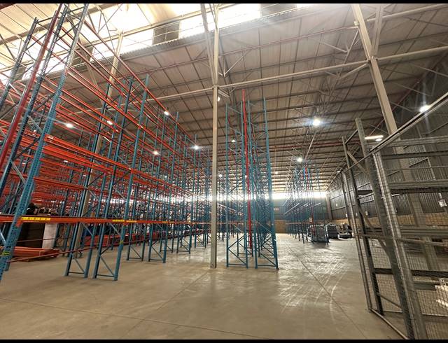 8,500M² WAREHOUSE FOR SALE IN LINBRO PARK